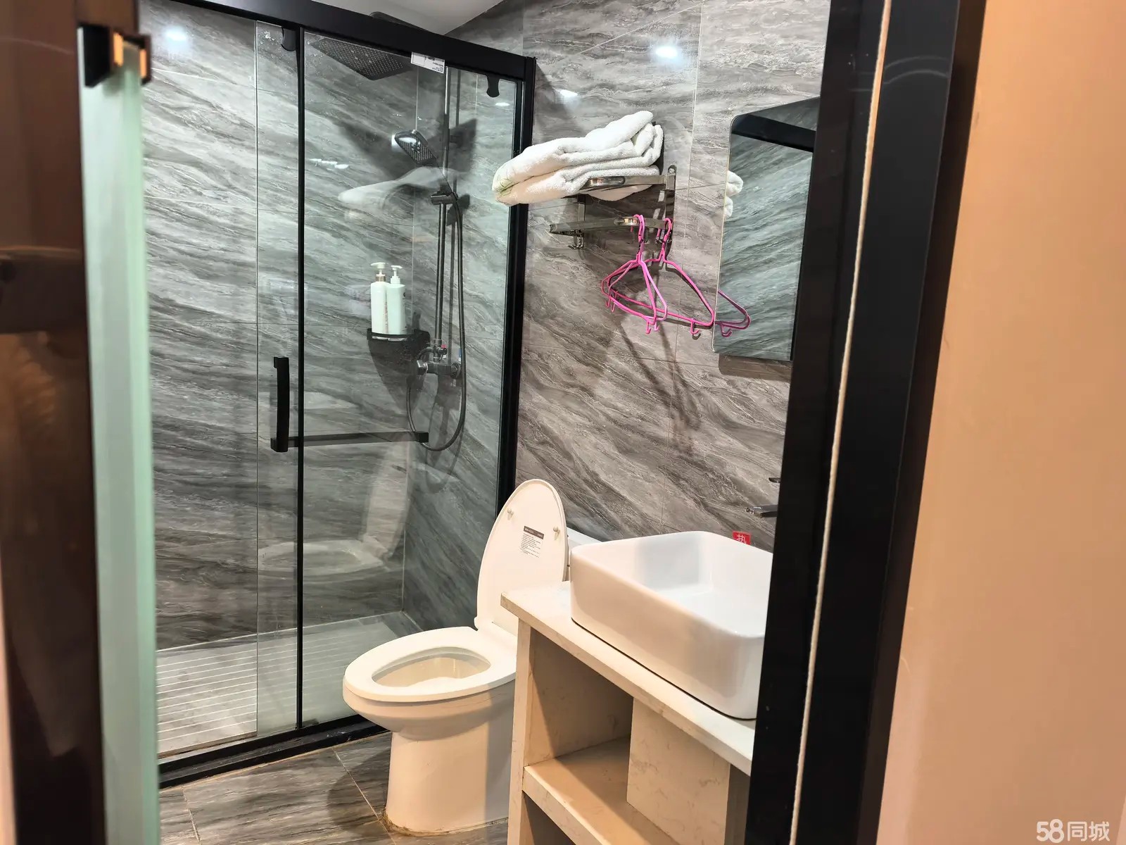 （转让）新装修不到2年，智能房间，31间带空调独立卫生间卖房